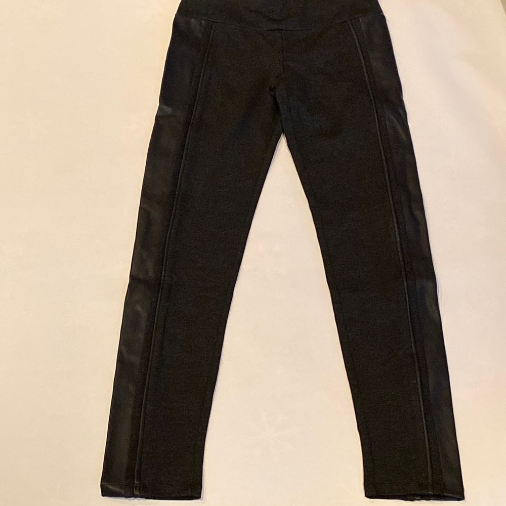 BNWT eaka Leggings / Yoga Pants With Faux Leather Side Stripes  Dark Gray Size 6